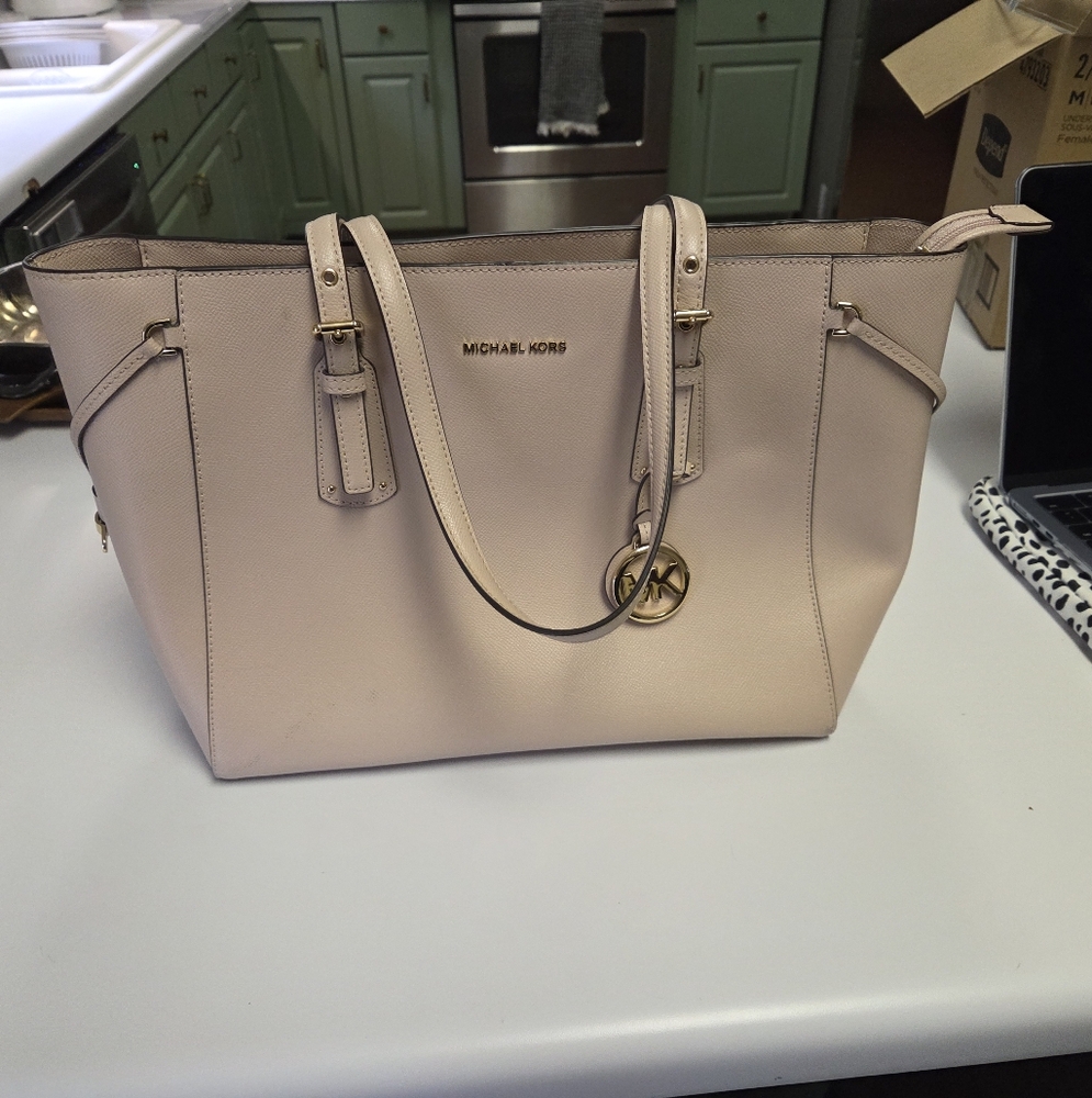 Michael Kors Medium Soft Pink Voyager Leather Bag